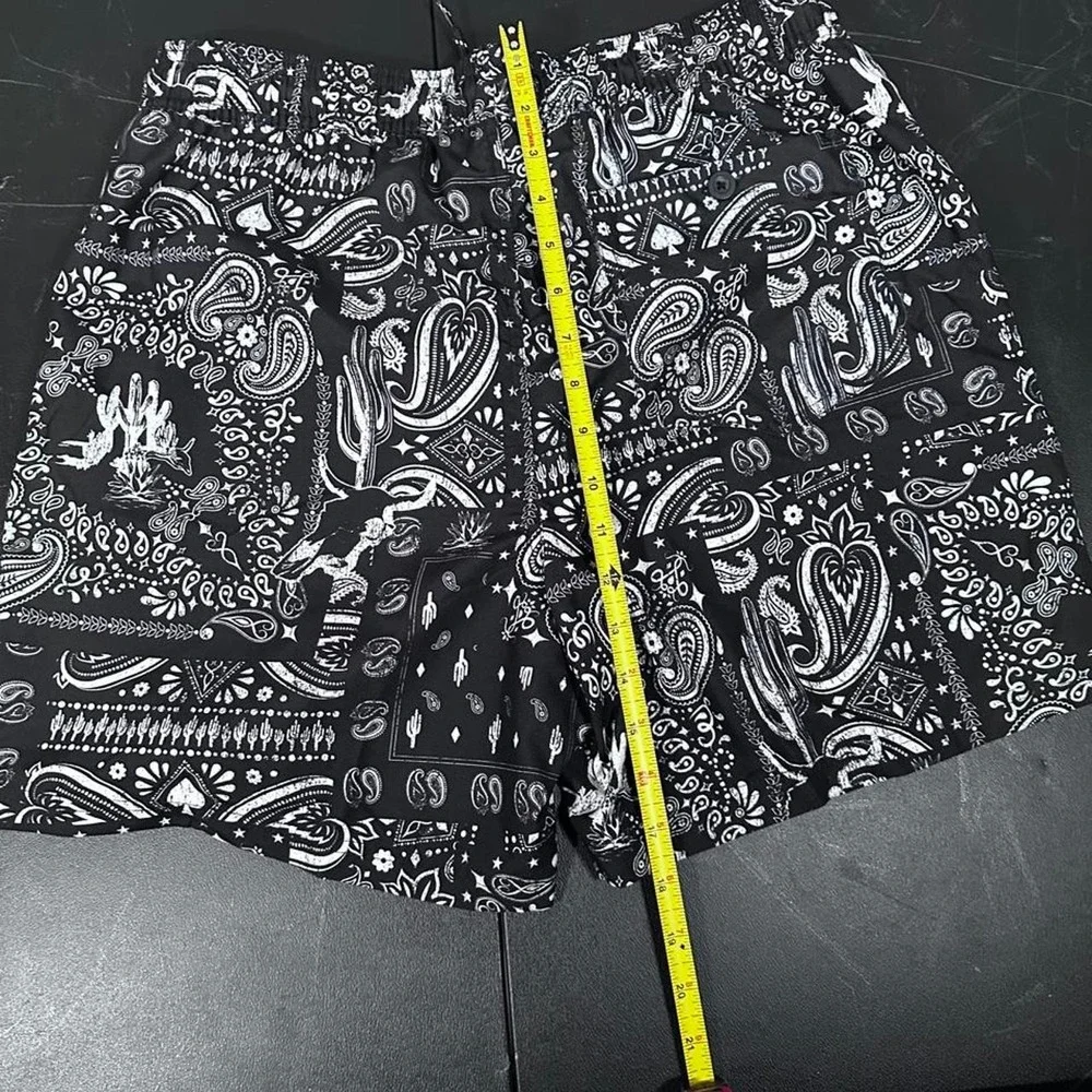 No Boundaries Mens Paisley Bandana Print Swim Trunks Black White Medium 32-34